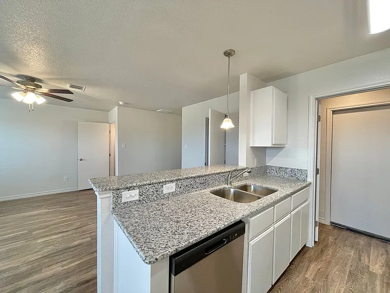 1708 Castroville Trl — Photo 36