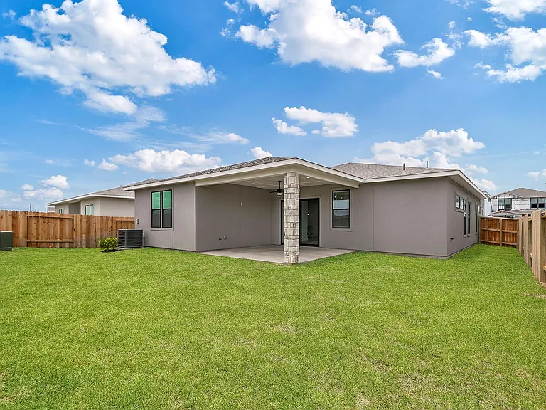 1911 Drover Ln — Photo 2
