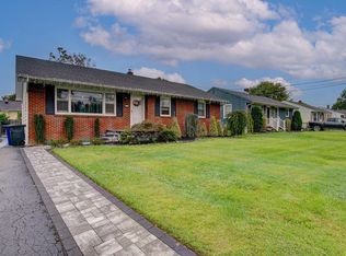 8 Farmer Dr, Allentown, NJ 08501