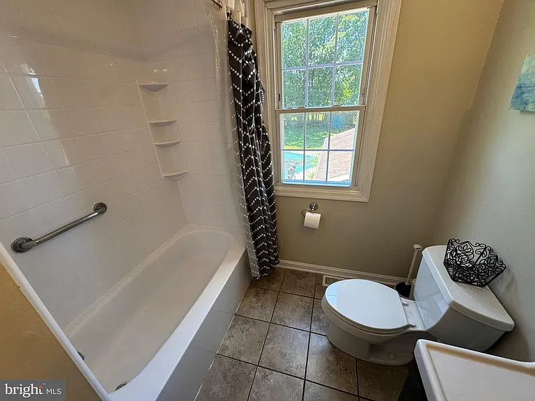 317 W Seminary Ave — Photo 25