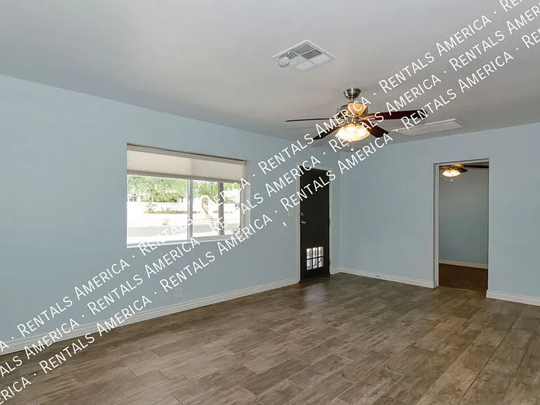 1420 N Winstel Blvd — Photo 3