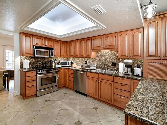 5th image of 4658 La Jolla Dr