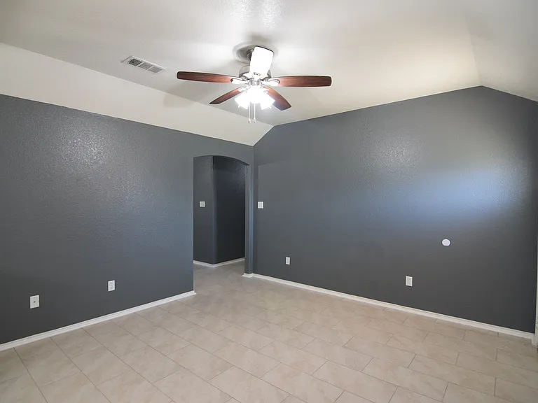 401 Dixon Dr — Photo 14