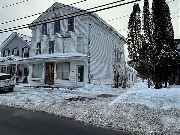 2nd image of 9577 Main St