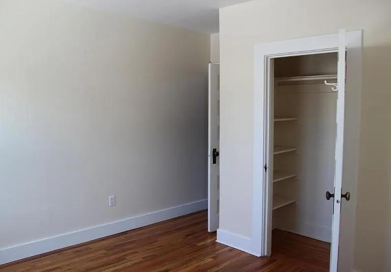 120 Kraft Ave #10 — Photo 8