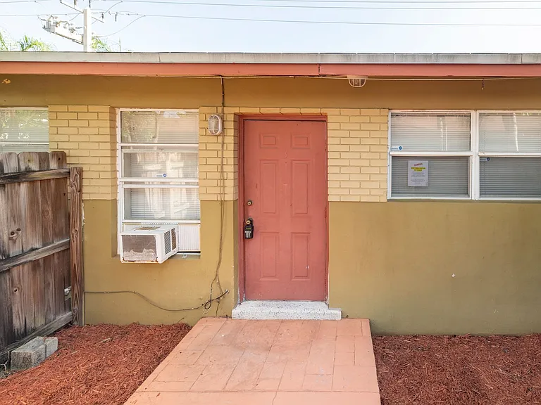 1146 NE 3rd Ave — Photo 17