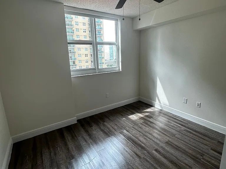 17000 N Bay Rd #910 — Photo 8