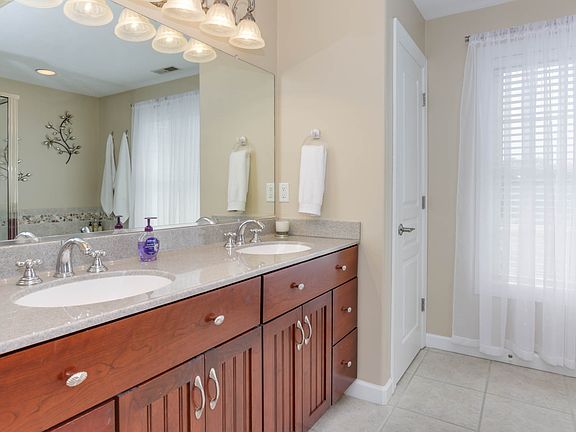 M Bath dual van water clos