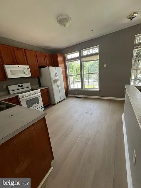 3 bed, 3.5 bath, 1688 sqft, $2,300 — Photo 2