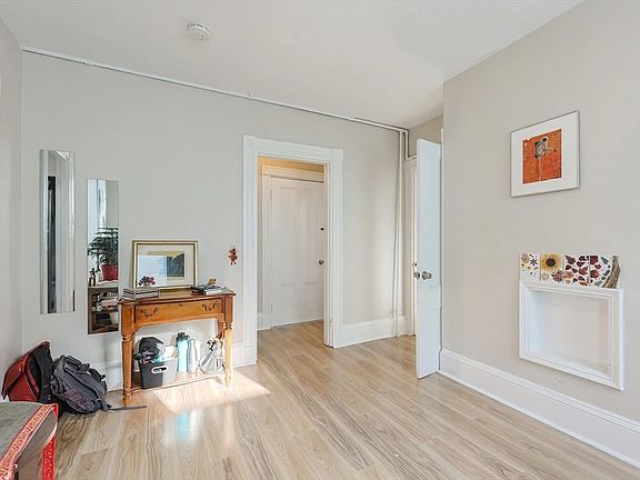 4th image of 17 1/2 Linden St #3