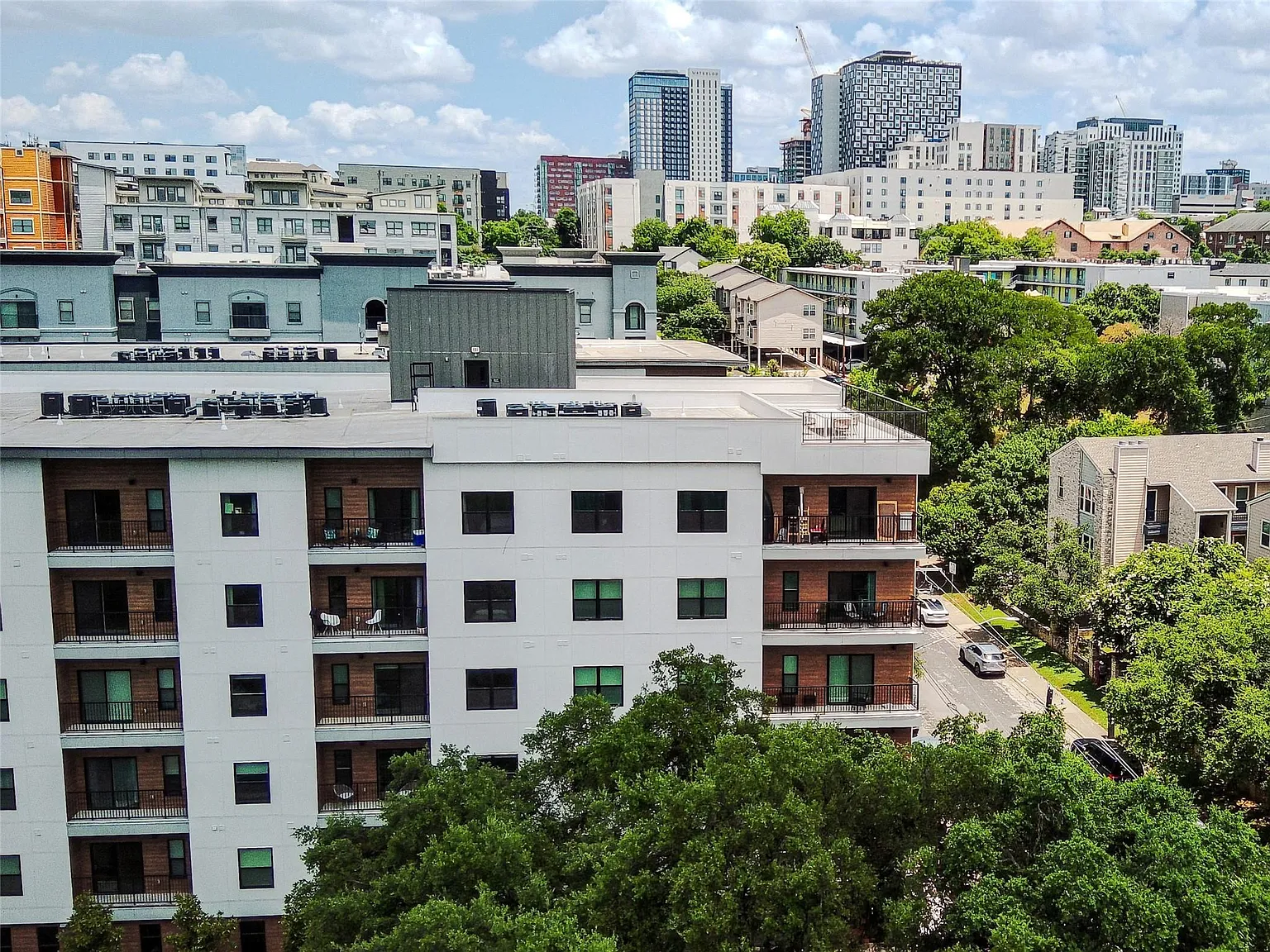 1 bed, 1.0 bath, 710 sqft, $2,100 — Photo 1