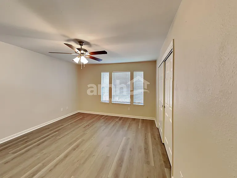 501 Falcon Lake Dr — Photo 18