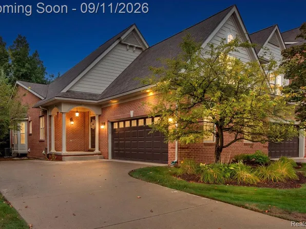 37525 Newburgh Park Cir, Livonia, MI 48152