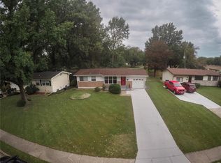 820 Hazelvalley Dr, Hazelwood, MO 63042