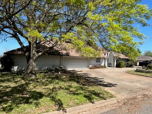 1613 Lakeshore Dr, Sulphur Springs, TX 75482