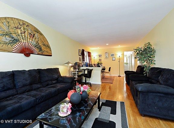 3rd image of 6112 N Oakley Ave