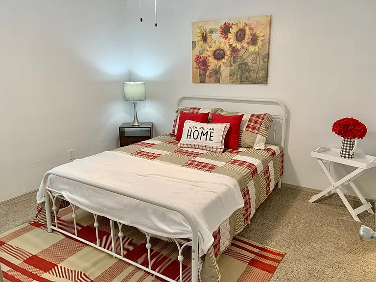 Quail Hollow Apartments — Photo 36