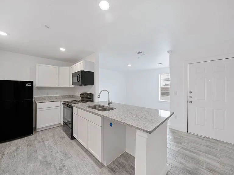 6175 Ingram — Photo 3