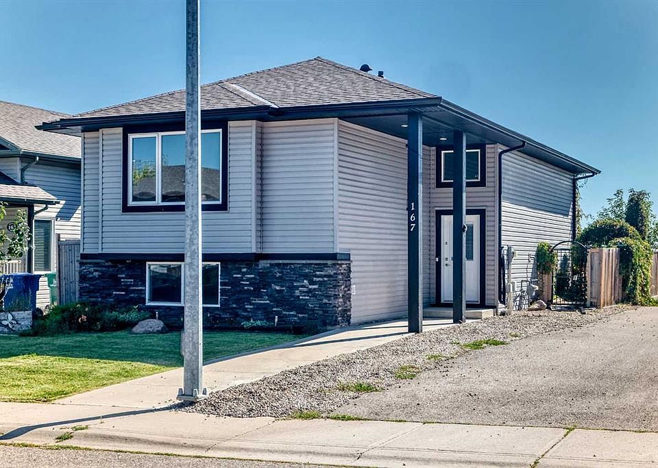 1st image of 167 Mount Sundance Cres N