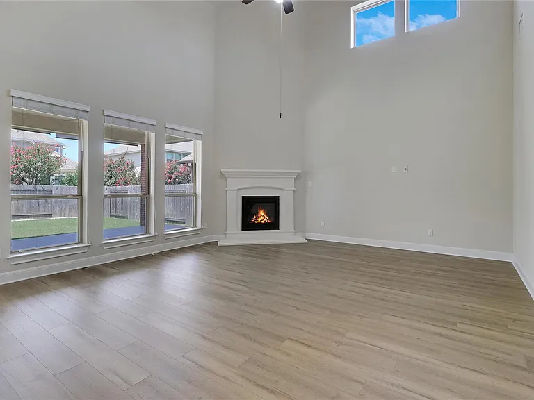 3009 Silvergrass Cv — Photo 6