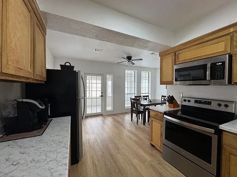 105 E 11th St #3 — Photo 8