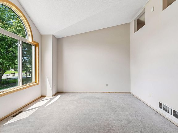 5th image of 5023 Helena Rd N