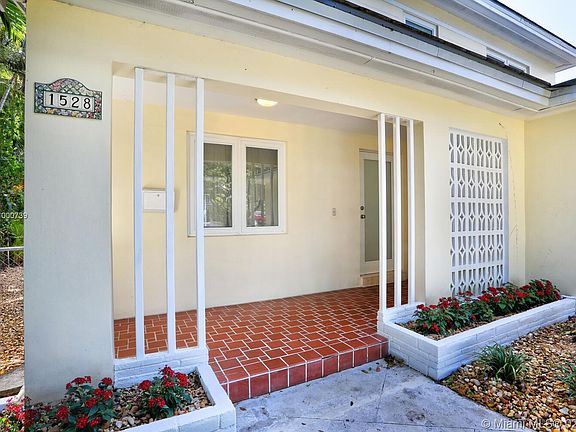 2nd image of 1528 Mercado Ave