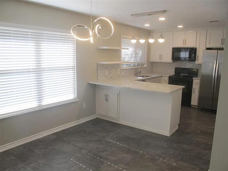 3504 Roanoke Dr — Photo 13