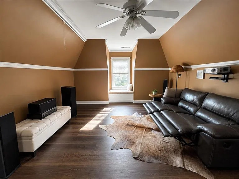 340 Nell Ct — Photo 19