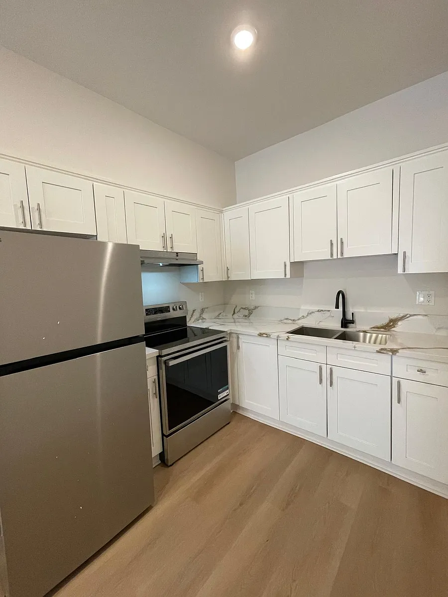 Building Photo - 4546 W 17th St #9