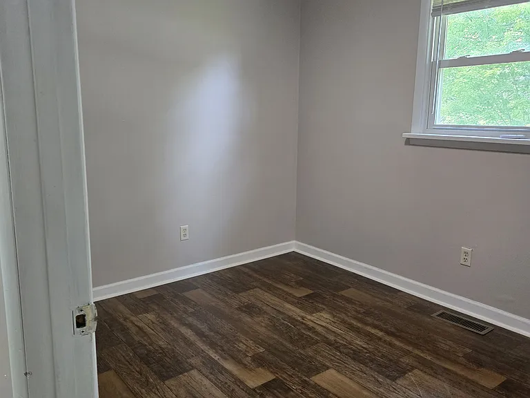 633 Meadowbrook Dr — Photo 4