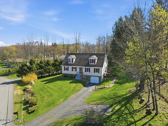 4th image of 16 Rockwell Ln