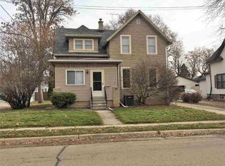 413 3rd St, Neenah, WI 54956