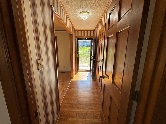 5th image of 307 Fallingbrook Dr
