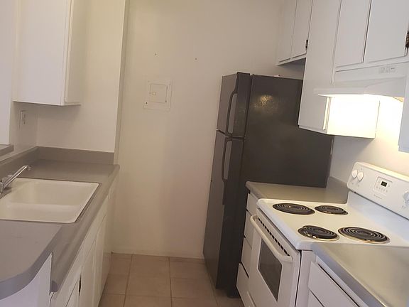4th image of 160 S El Molino Ave APT 115