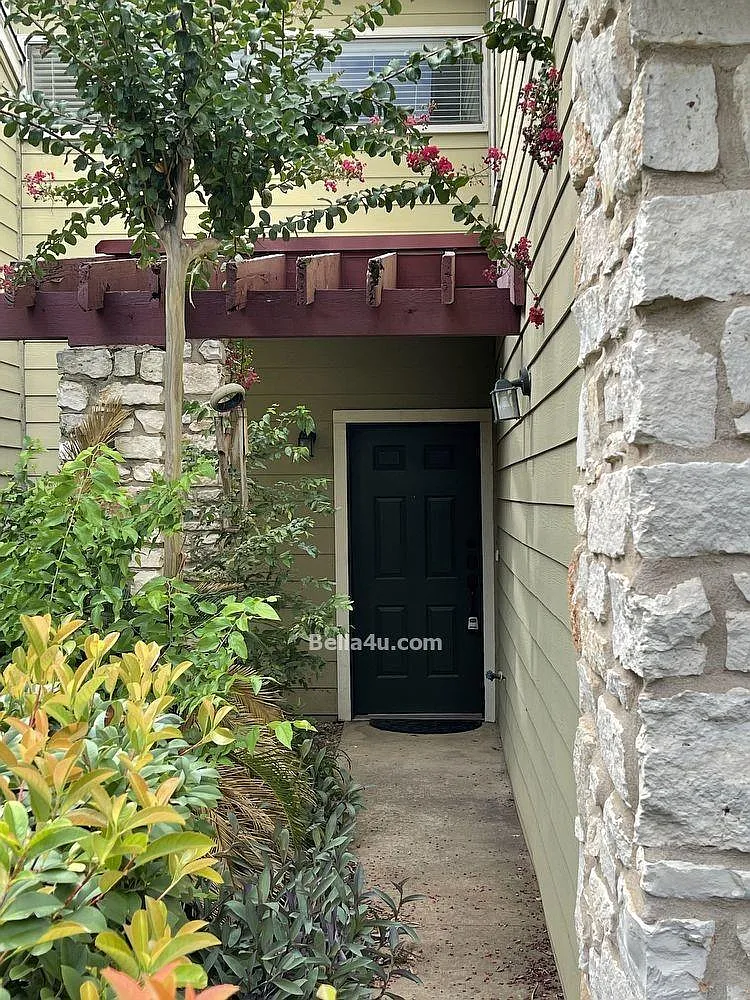 2 bed, 1.5 bath, 1010 sqft, $1,595 — Photo 3
