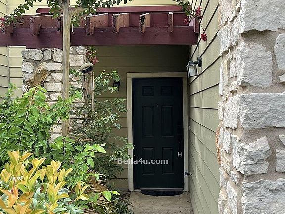 2nd image of 512 Eberhart Ln APT 605