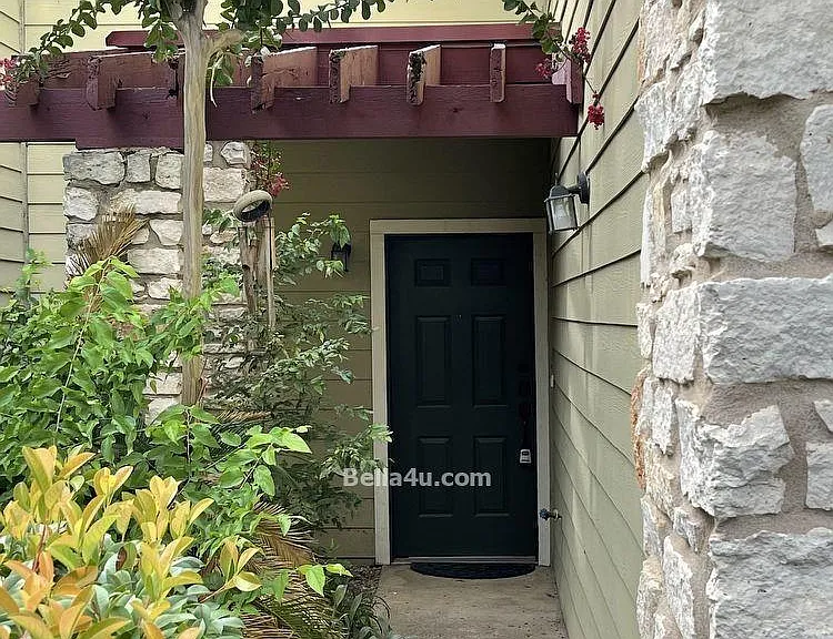 512 Eberhart Ln #605 — Photo 2