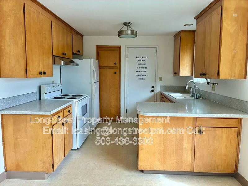 3 bed, 1.0 bath, 960 sqft, $2,395 — Photo 3