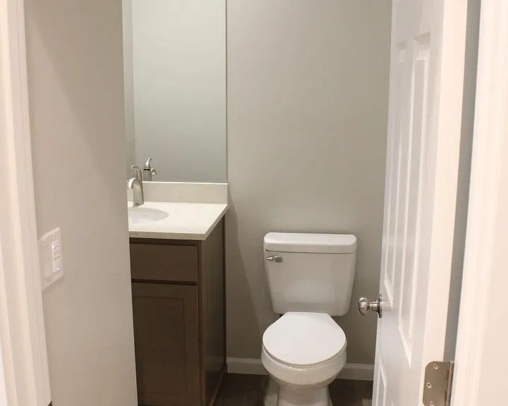 14916 Canyon Rd E — Photo 28