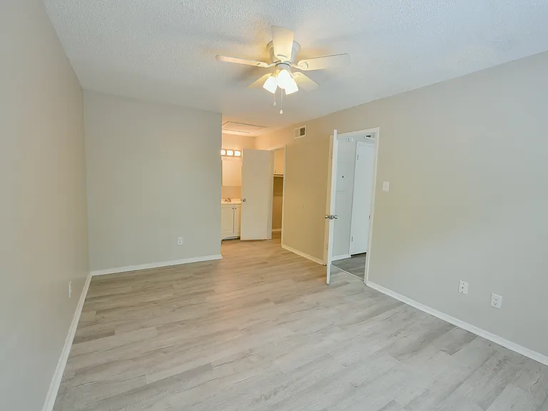 Bird's Nest Apartments — Photo 16
