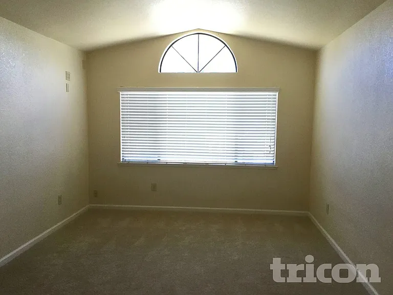 844 Sage Dr — Photo 8
