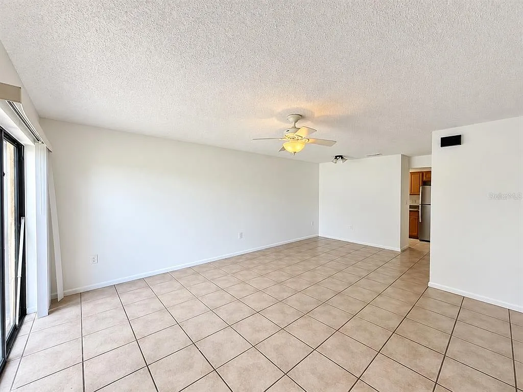 2 bed, 2.0 bath, 930 sqft, $1,550 — Photo 3