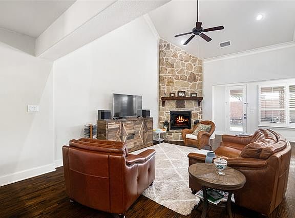 3rd image of 7215 Paluxy Dr