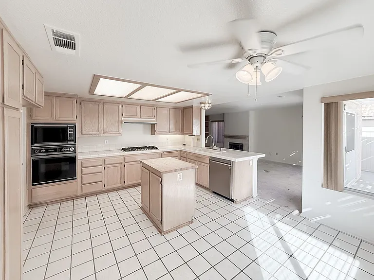 40041 Zamura Ct — Photo 12