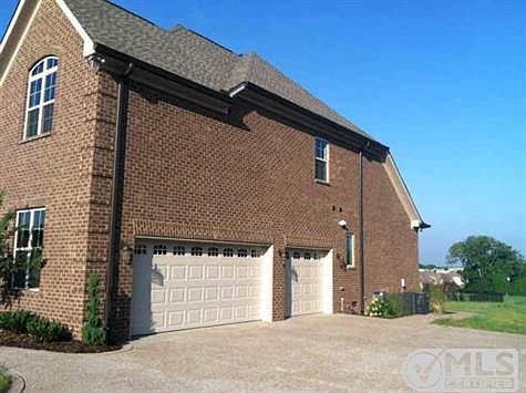 1st image of 134 Thornwood Pl