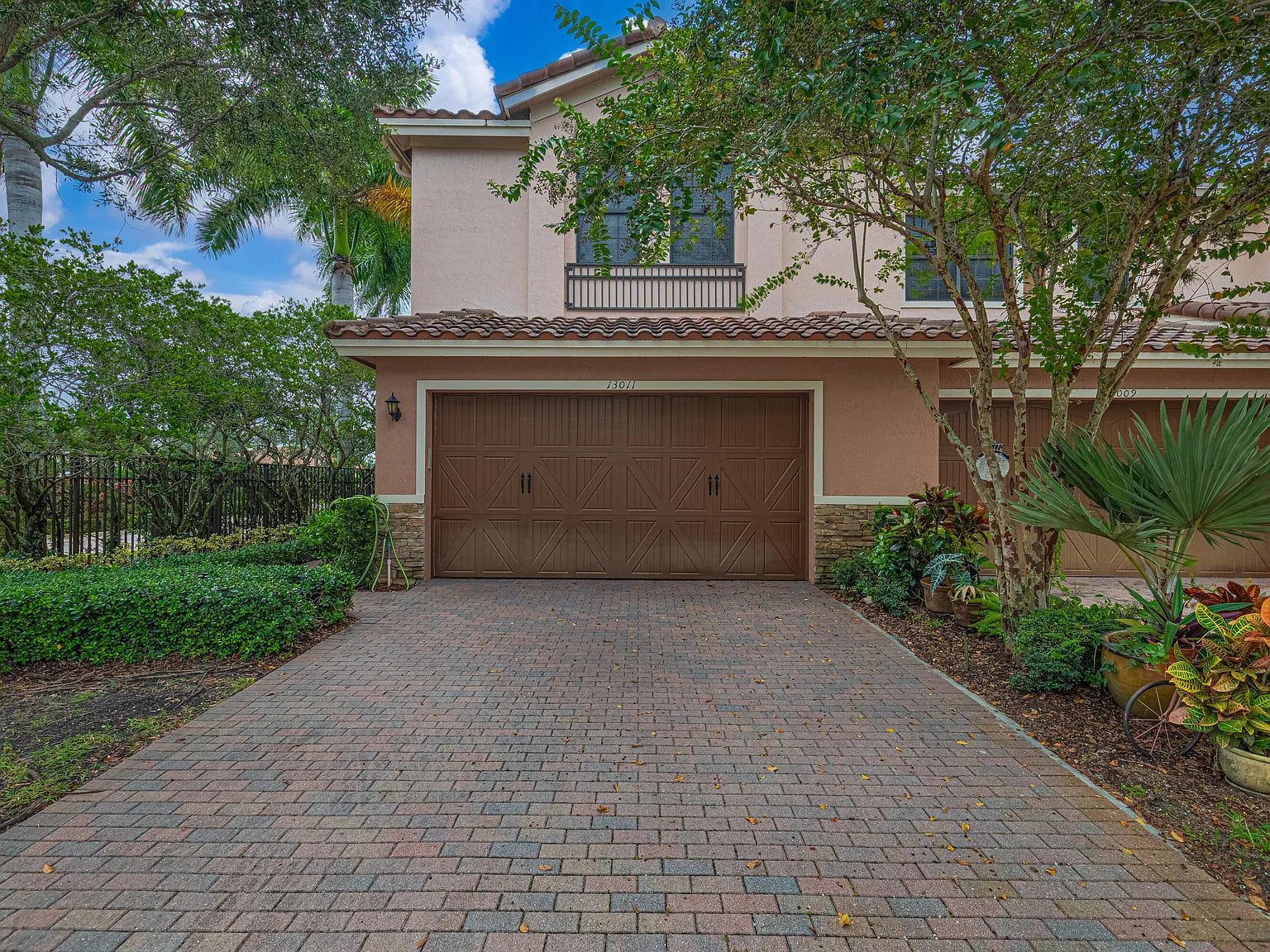 3 bed, 2.5 bath, 1992 sqft, $3,650 — Photo 2
