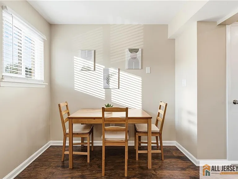 609 N Oaks Blvd — Photo 9