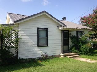 1006 W Paine Ave, Comanche, TX 76442