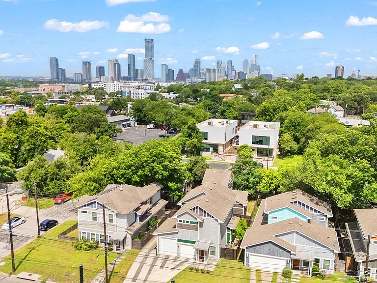 720 Pedernales St #B — Photo 32